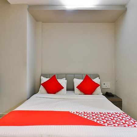 Oyo 19637 Hotel Mansi Sherotene Вапи Экстерьер фото