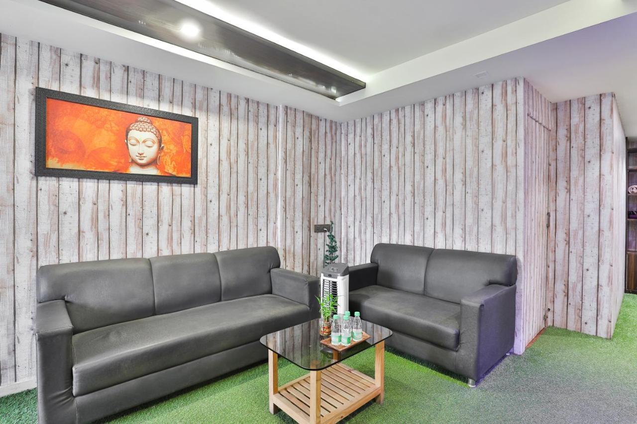 Oyo 19637 Hotel Mansi Sherotene Вапи Экстерьер фото