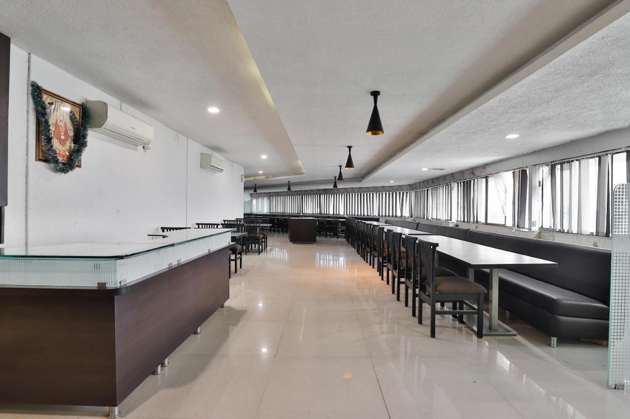 Oyo 19637 Hotel Mansi Sherotene Вапи Экстерьер фото